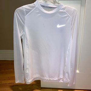 Women’s NWT Nike running white shirt.